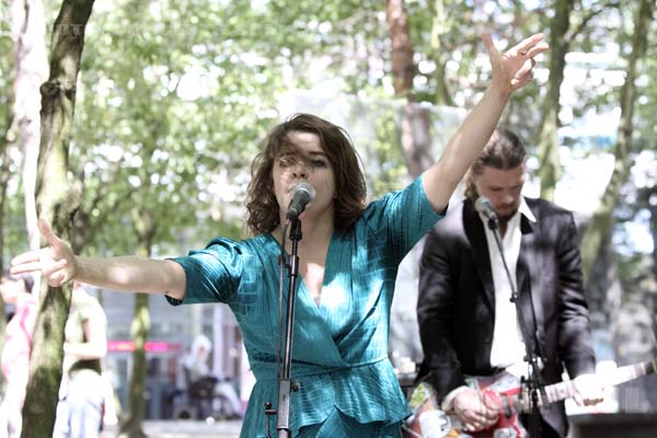 ERNA OMARSDOTTIR - 2009-05-30 - PARIS - Parc de la Villette - 